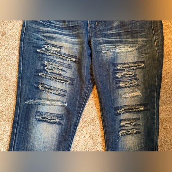 Almost famous Distressed jeans size 13 - Picture 3 of 5